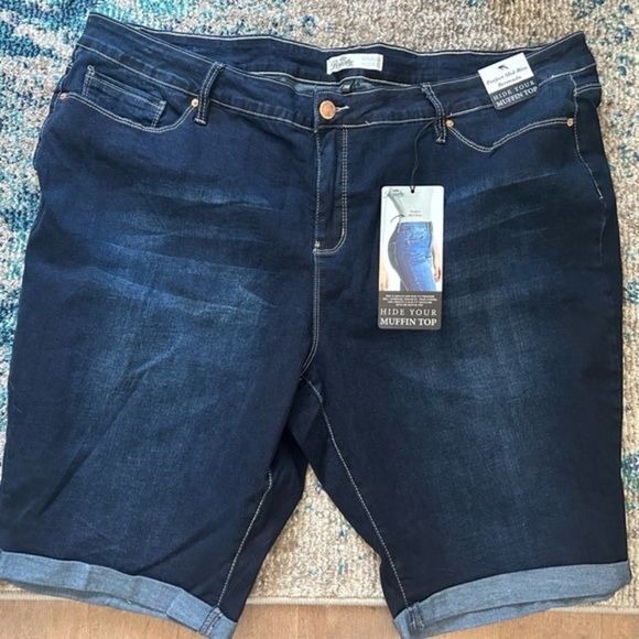 4/$20 Royalty for me plus midrise rolled cuff bermuda denim jean shorts- size 24 - Picture 3 of 9